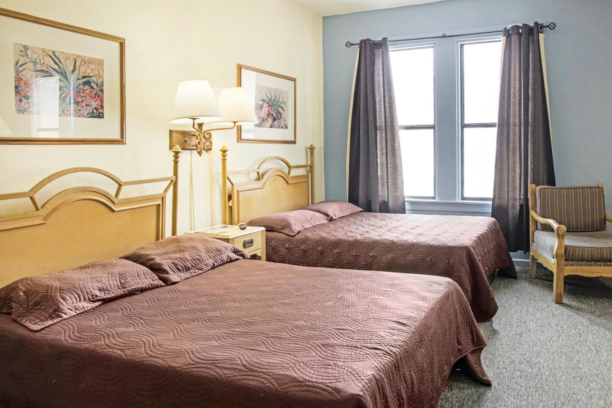 Oyo Historic Cameron Hotel Brownsville I-69E Εξωτερικό φωτογραφία
