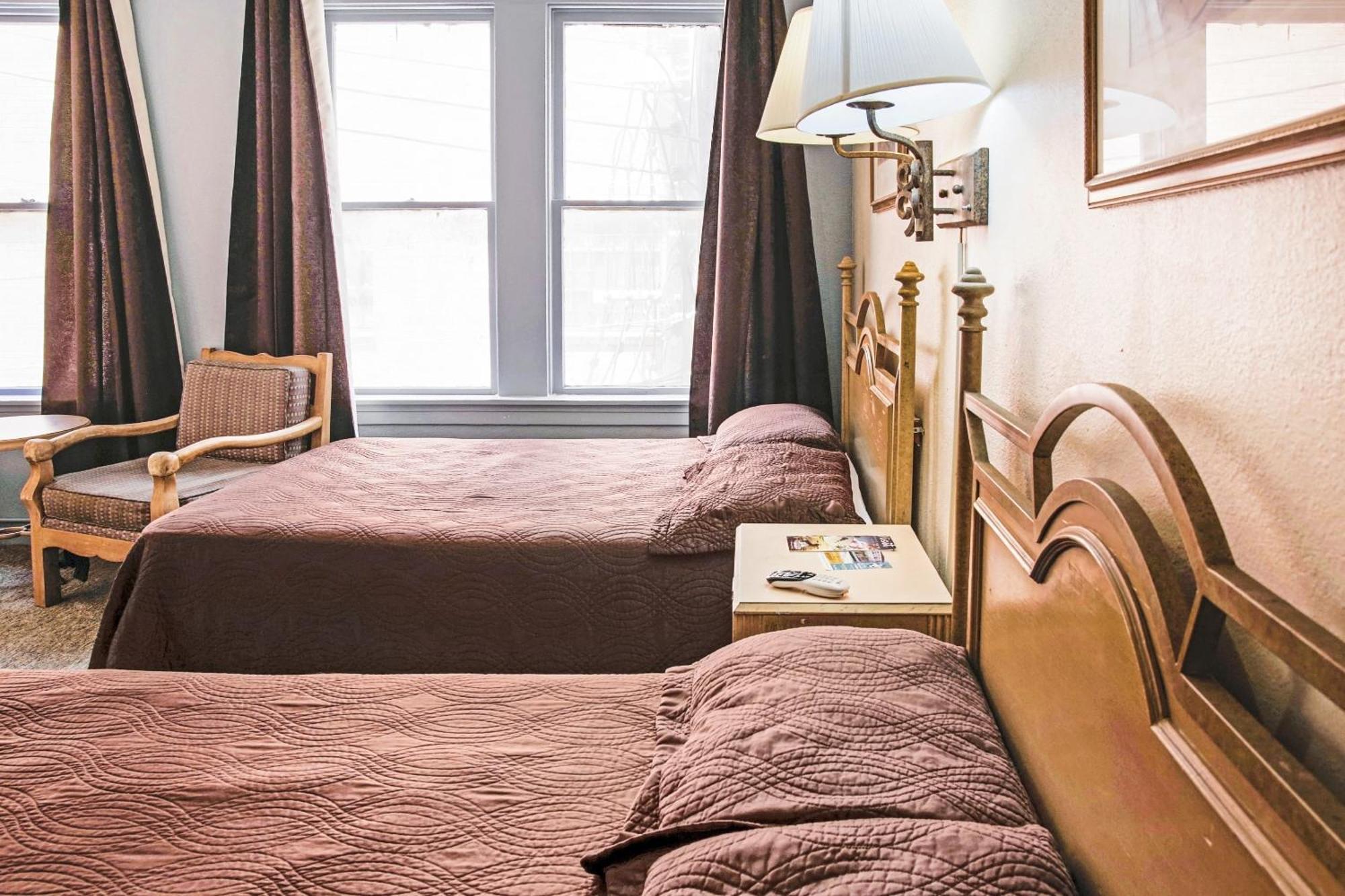 Oyo Historic Cameron Hotel Brownsville I-69E Εξωτερικό φωτογραφία