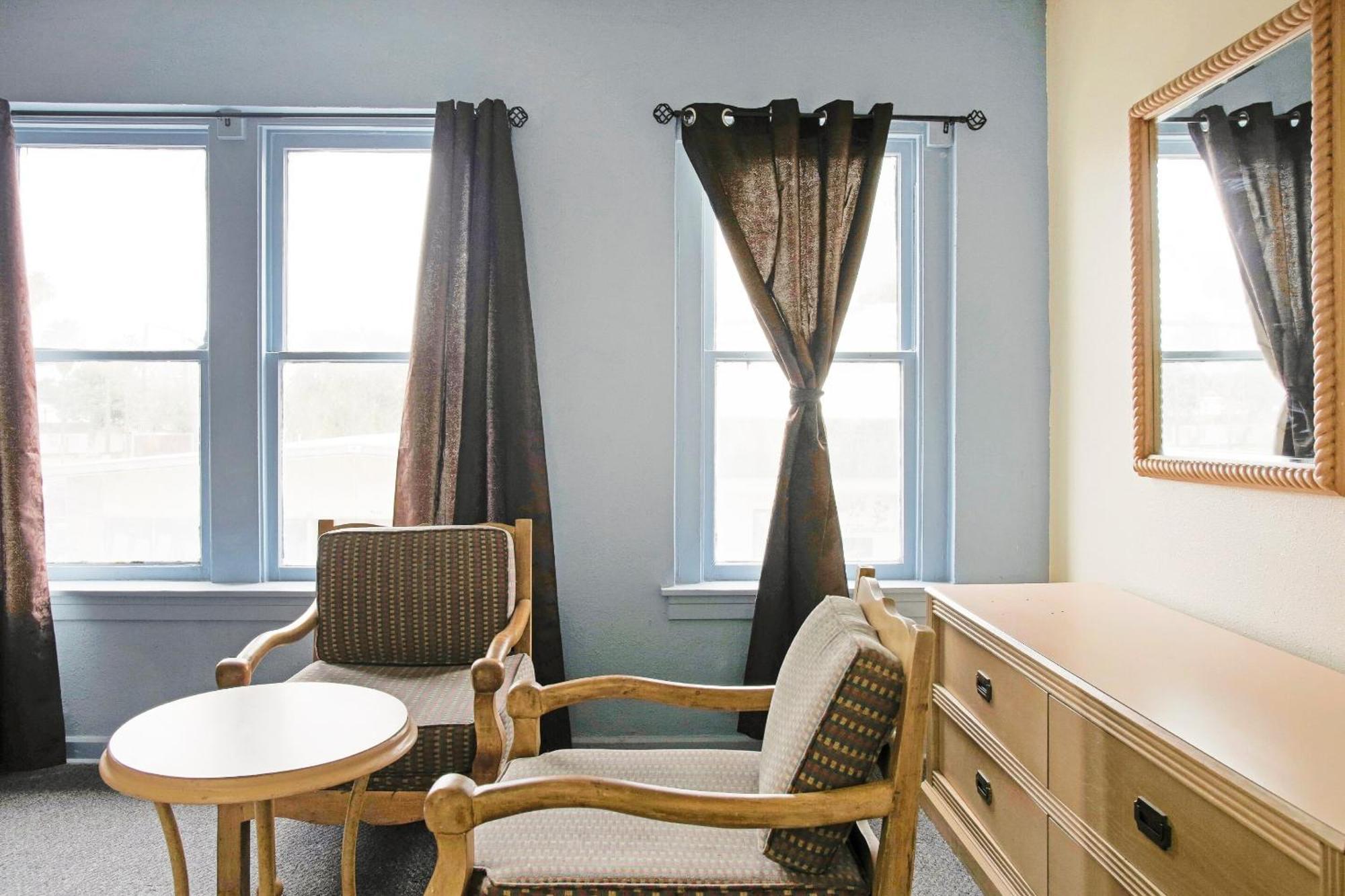 Oyo Historic Cameron Hotel Brownsville I-69E Εξωτερικό φωτογραφία
