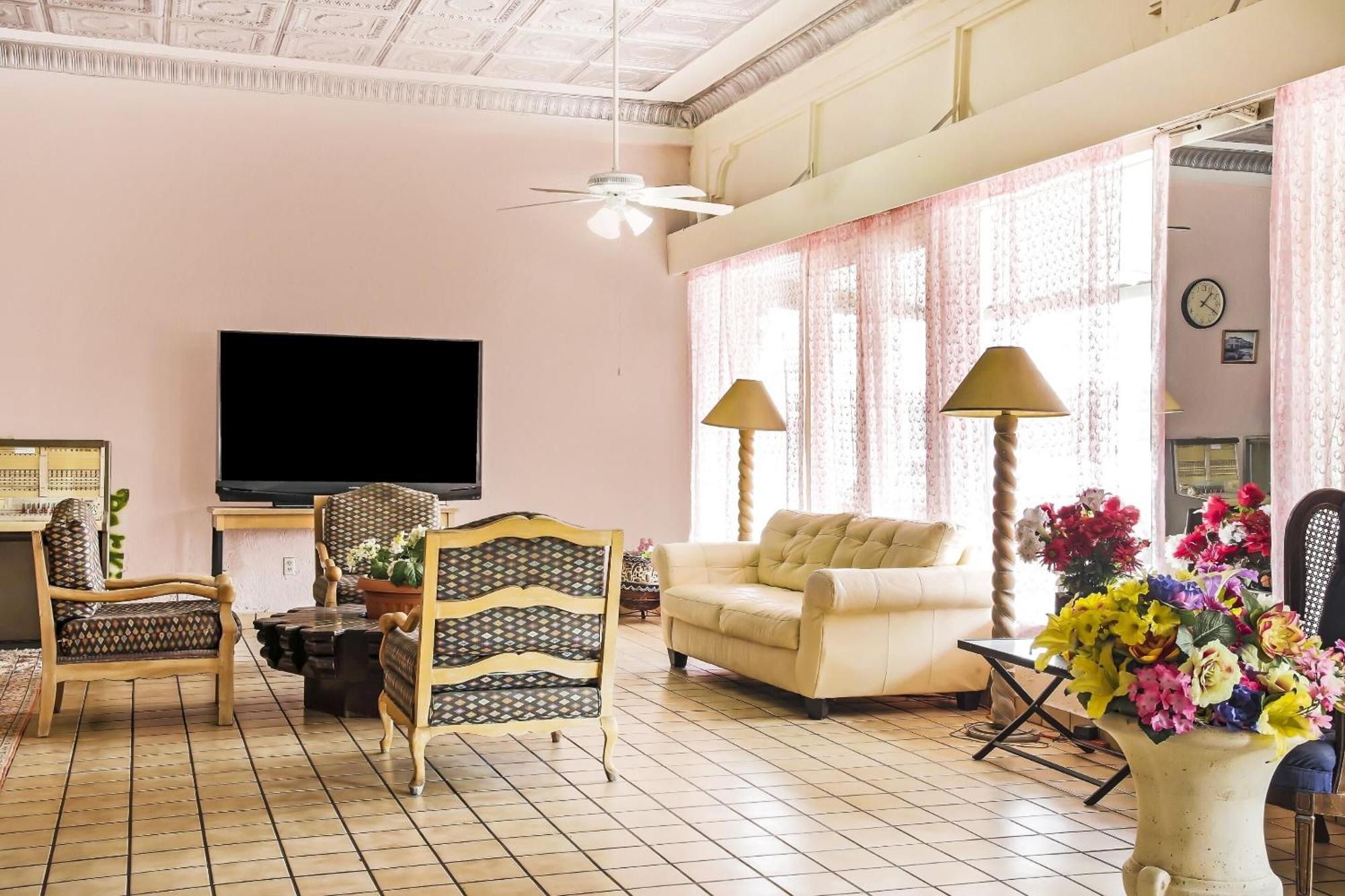 Oyo Historic Cameron Hotel Brownsville I-69E Εξωτερικό φωτογραφία